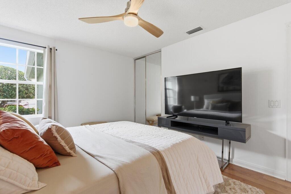 合同活跃: $339,999 (2 贝兹, 2 浴室, 1525 平方英尺)