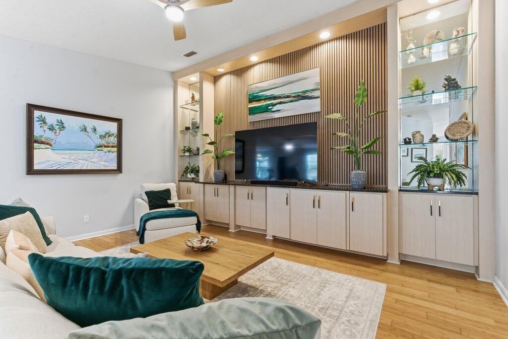 合同活跃: $339,999 (2 贝兹, 2 浴室, 1525 平方英尺)