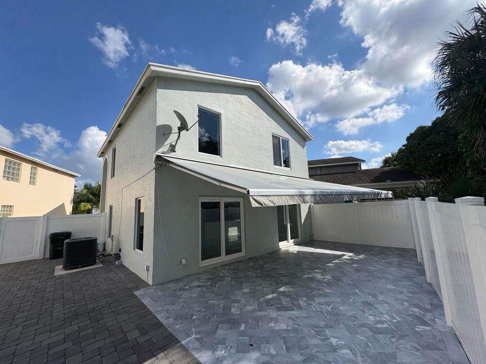 En Venta: $559,500 (3 camas, 2 baños, 1906 Pies cuadrados)