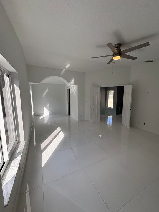 En Venta: $559,500 (3 camas, 2 baños, 1906 Pies cuadrados)