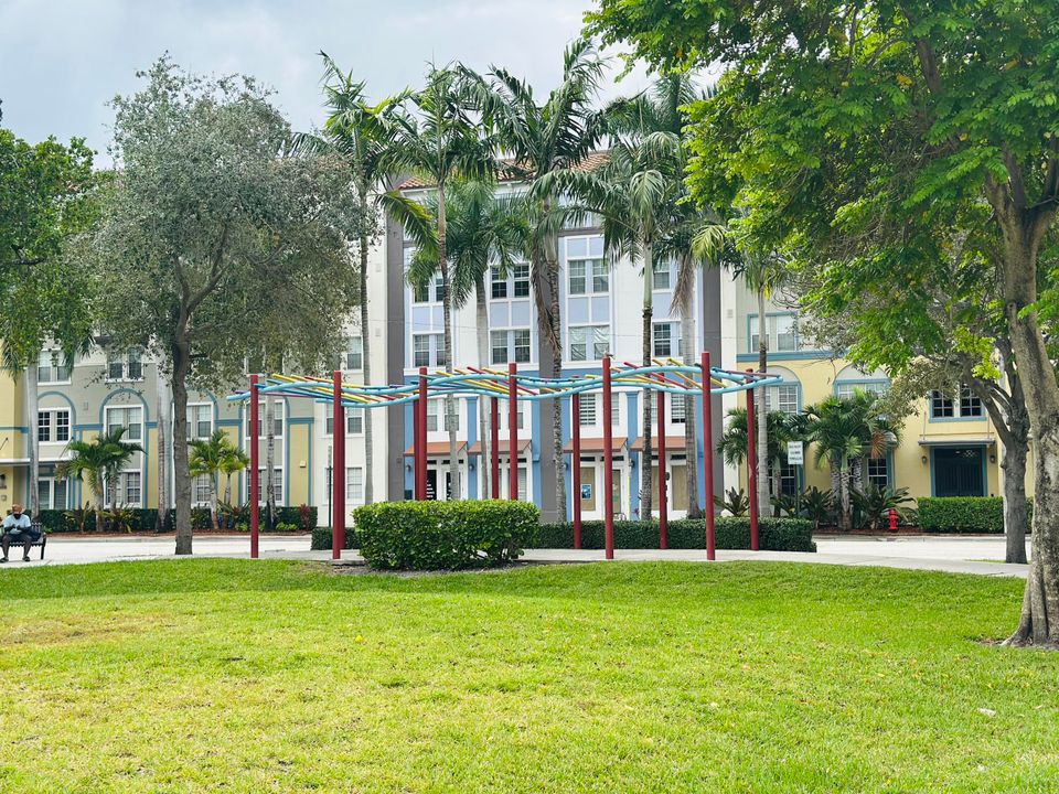 待售: $299,900 (1 贝兹, 1 浴室, 760 平方英尺)