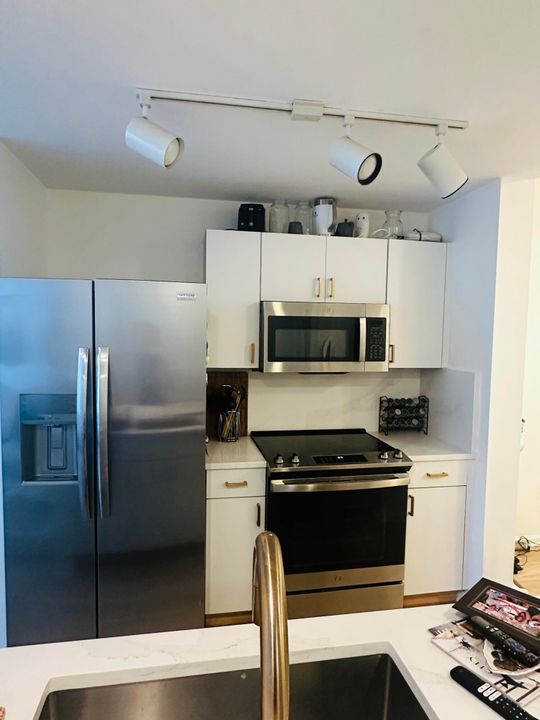 待售: $299,900 (1 贝兹, 1 浴室, 760 平方英尺)