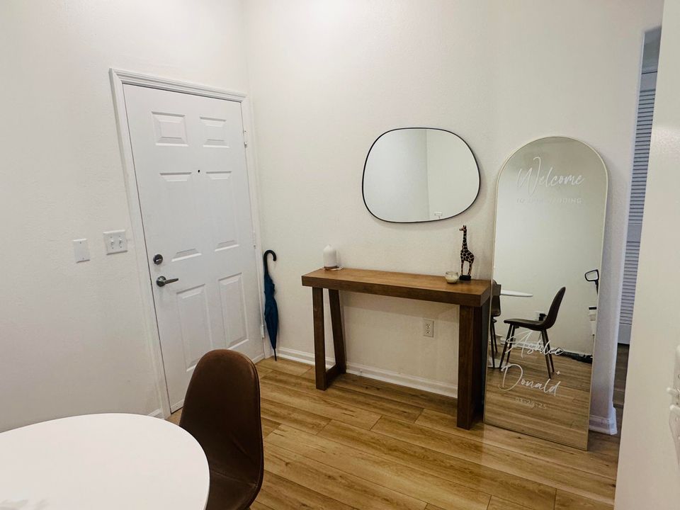 待售: $299,900 (1 贝兹, 1 浴室, 760 平方英尺)