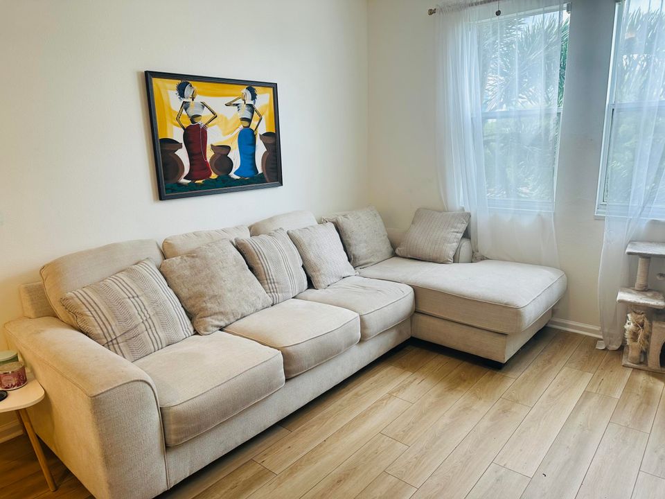 待售: $299,900 (1 贝兹, 1 浴室, 760 平方英尺)