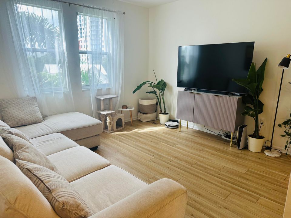 待售: $299,900 (1 贝兹, 1 浴室, 760 平方英尺)