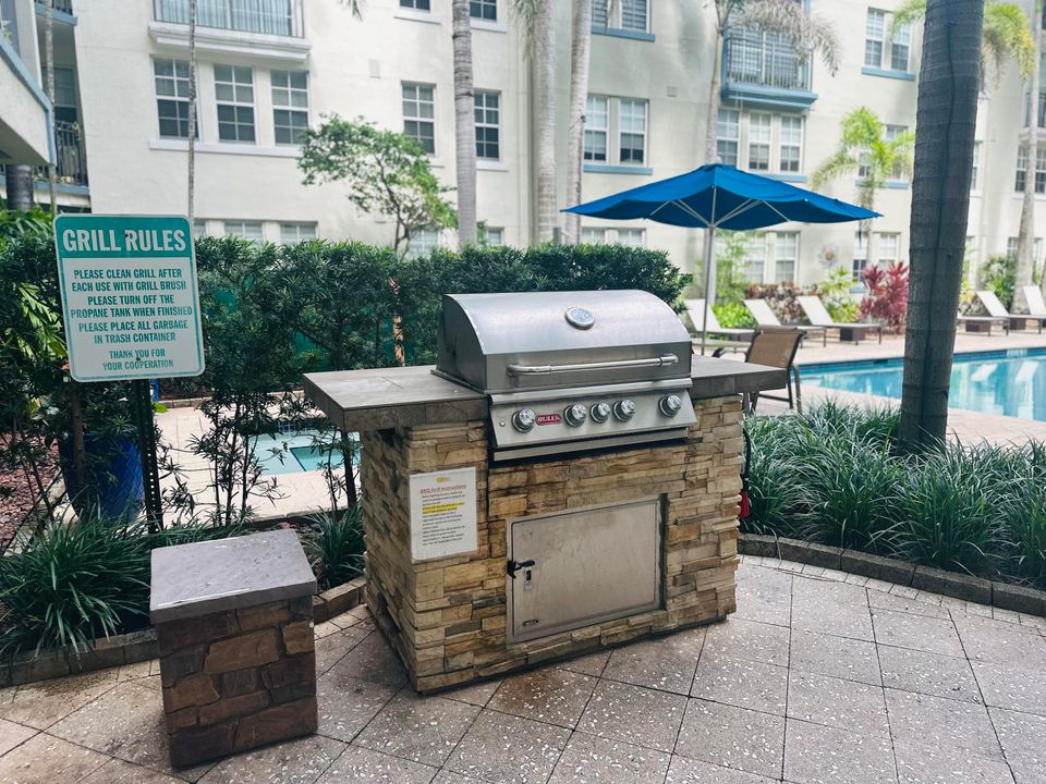 待售: $299,900 (1 贝兹, 1 浴室, 760 平方英尺)