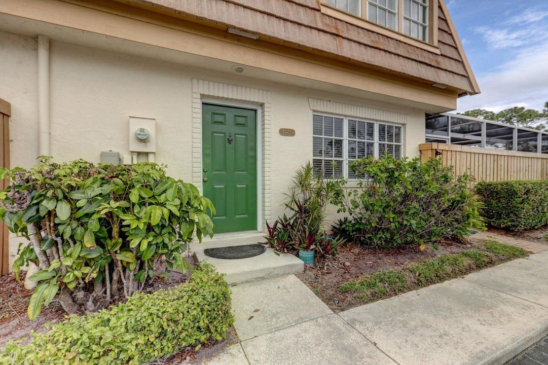 For Rent: $2,850 (3 beds, 2 baths, 1740 Square Feet)