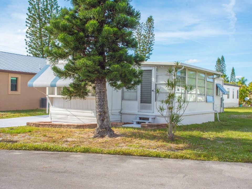 For Sale: $30,000 (3 beds, 2 baths, 864 Square Feet)