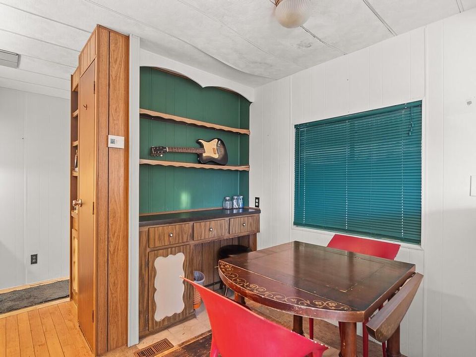 For Sale: $30,000 (3 beds, 2 baths, 864 Square Feet)