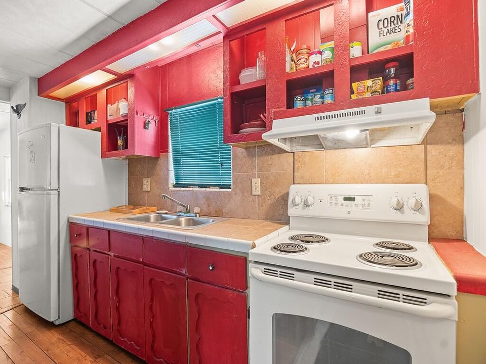 For Sale: $30,000 (3 beds, 2 baths, 864 Square Feet)