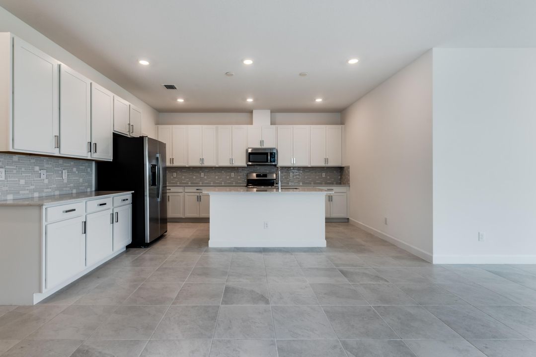 For Rent: $3,250 (3 beds, 2 baths, 1954 Square Feet)