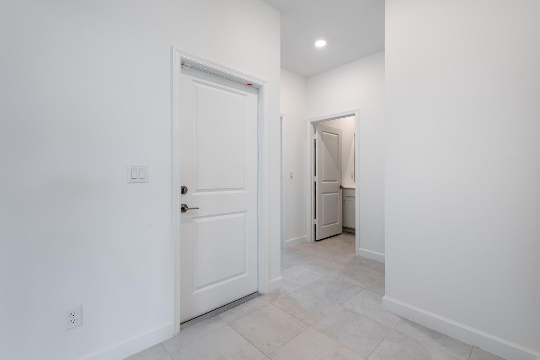 For Rent: $3,250 (3 beds, 2 baths, 1954 Square Feet)