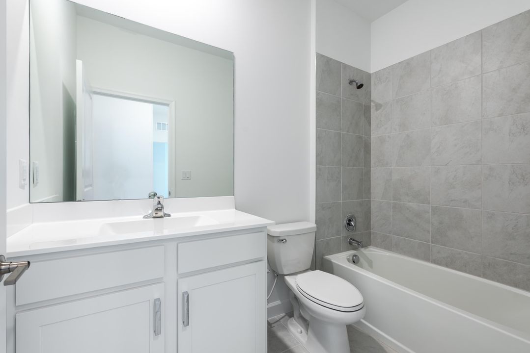 For Rent: $3,250 (3 beds, 2 baths, 1954 Square Feet)