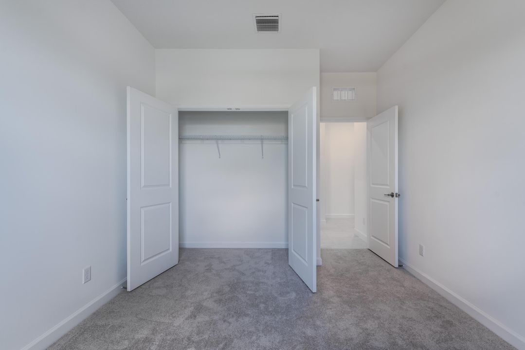 For Rent: $3,250 (3 beds, 2 baths, 1954 Square Feet)