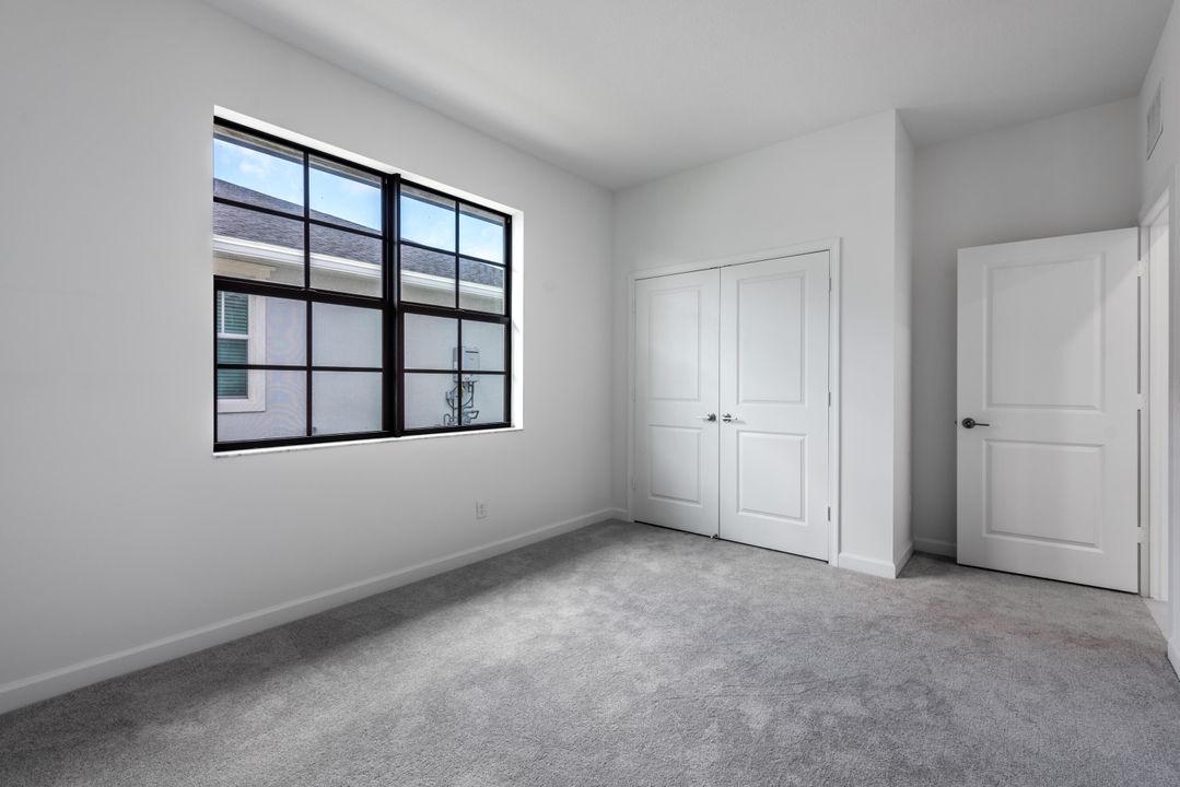 For Rent: $3,250 (3 beds, 2 baths, 1954 Square Feet)