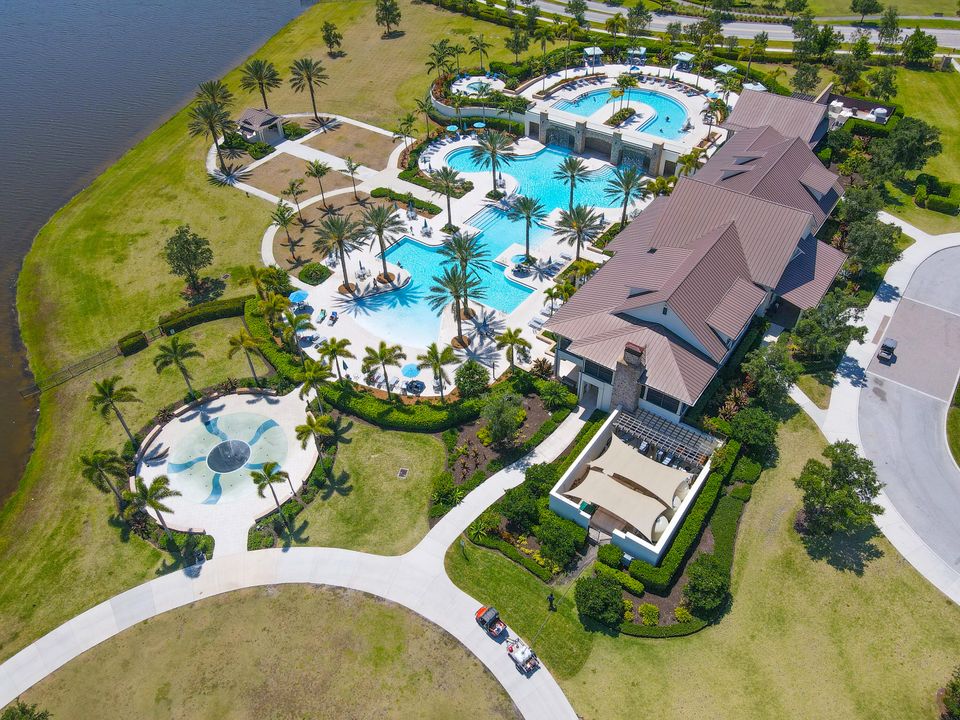 For Rent: $3,250 (3 beds, 2 baths, 1954 Square Feet)