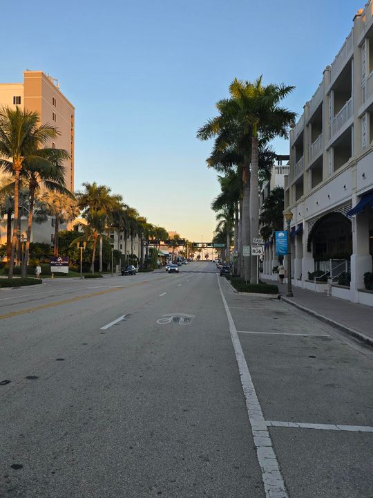 Active With Contract: $2,600 (1 beds, 1 baths, 650 Square Feet)