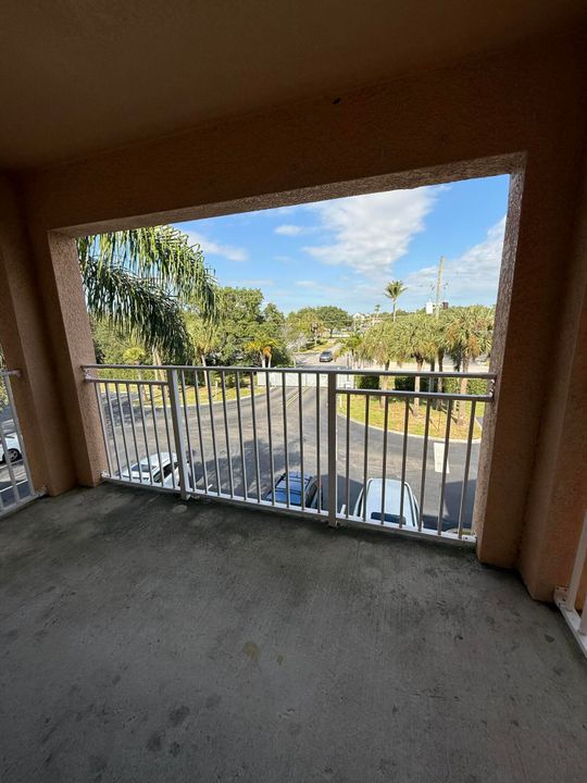 For Rent: $1,750 (2 beds, 2 baths, 960 Square Feet)