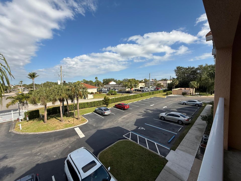 For Rent: $1,750 (2 beds, 2 baths, 960 Square Feet)