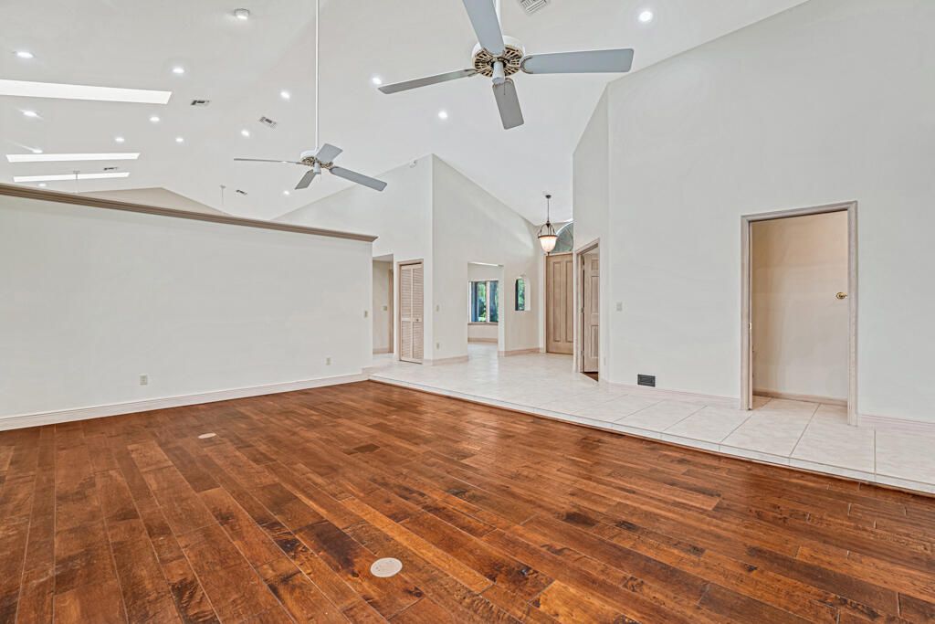 For Sale: $2,400,000 (4 beds, 4 baths, 5155 Square Feet)