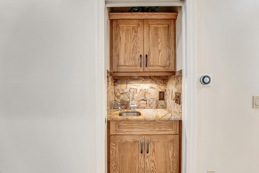 For Sale: $2,400,000 (4 beds, 4 baths, 5155 Square Feet)