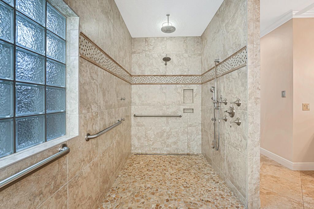 For Sale: $2,400,000 (4 beds, 4 baths, 5155 Square Feet)