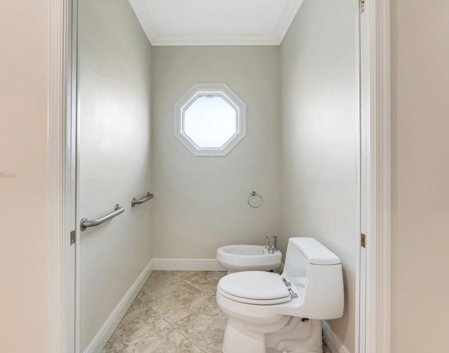 For Sale: $2,400,000 (4 beds, 4 baths, 5155 Square Feet)