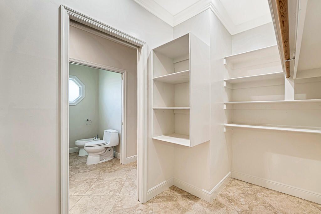 For Sale: $2,400,000 (4 beds, 4 baths, 5155 Square Feet)