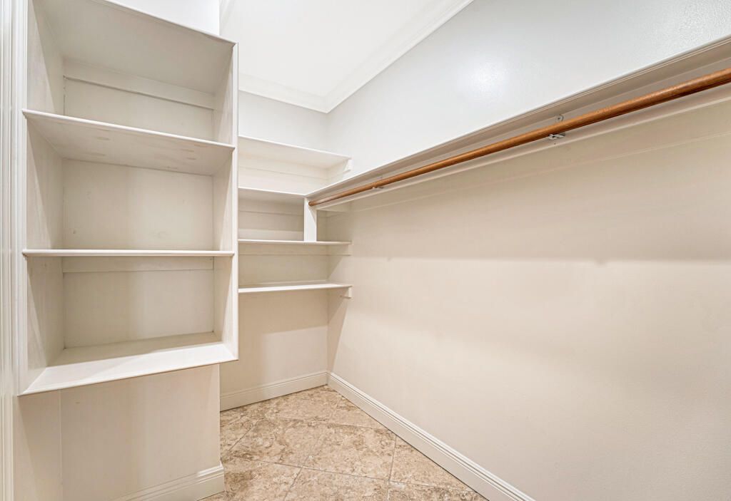 For Sale: $2,400,000 (4 beds, 4 baths, 5155 Square Feet)