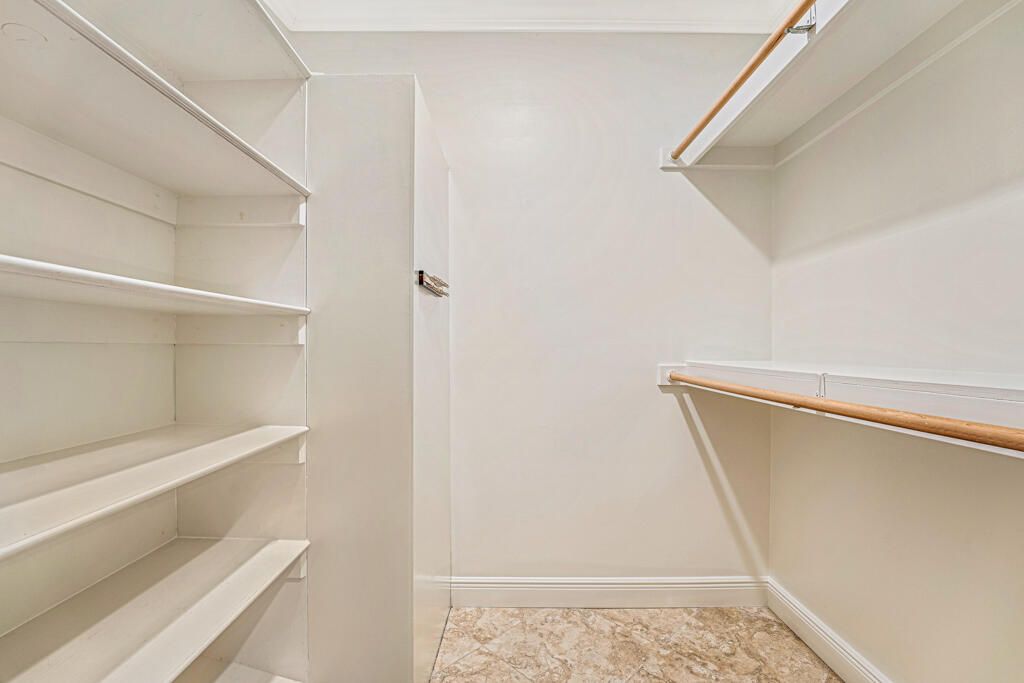 For Sale: $2,400,000 (4 beds, 4 baths, 5155 Square Feet)