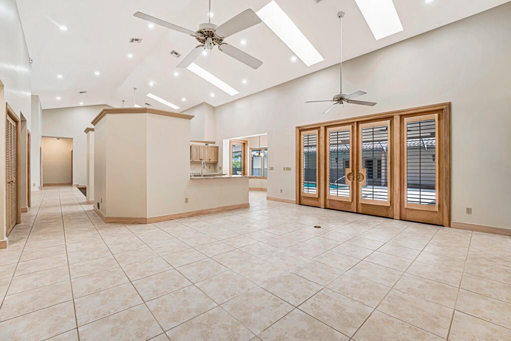 For Sale: $2,400,000 (4 beds, 4 baths, 5155 Square Feet)