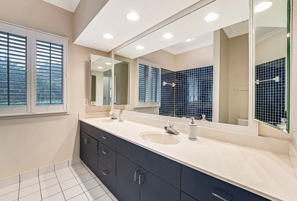 For Sale: $2,400,000 (4 beds, 4 baths, 5155 Square Feet)