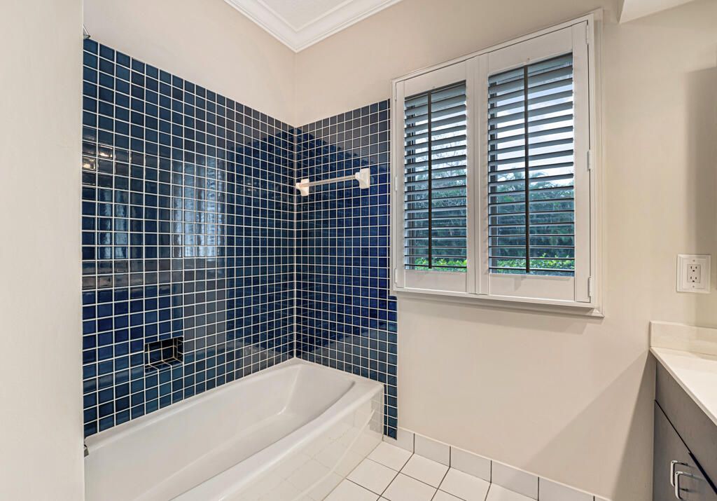 For Sale: $2,400,000 (4 beds, 4 baths, 5155 Square Feet)