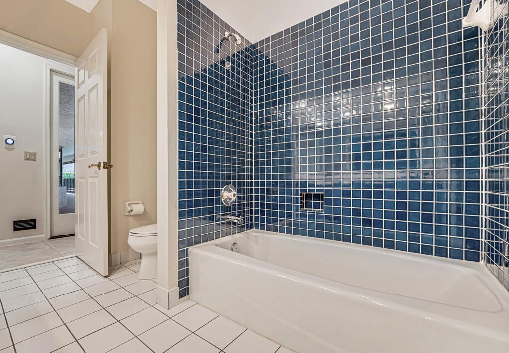 For Sale: $2,400,000 (4 beds, 4 baths, 5155 Square Feet)