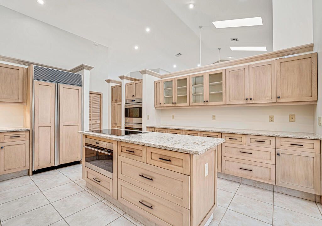 For Sale: $2,400,000 (4 beds, 4 baths, 5155 Square Feet)