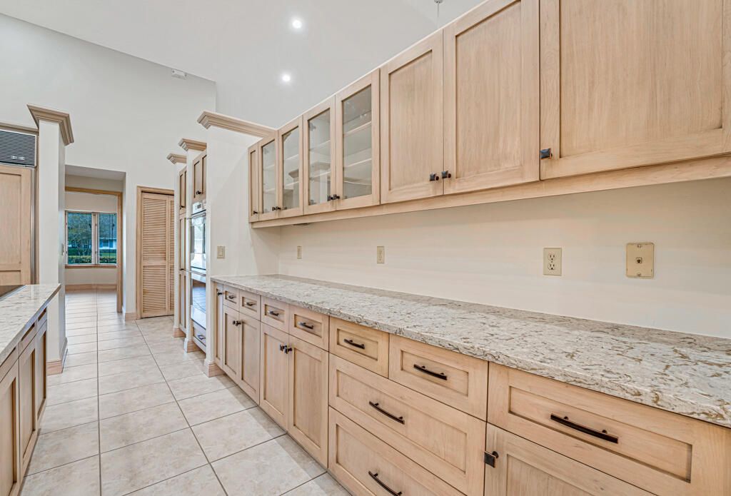 For Sale: $2,400,000 (4 beds, 4 baths, 5155 Square Feet)