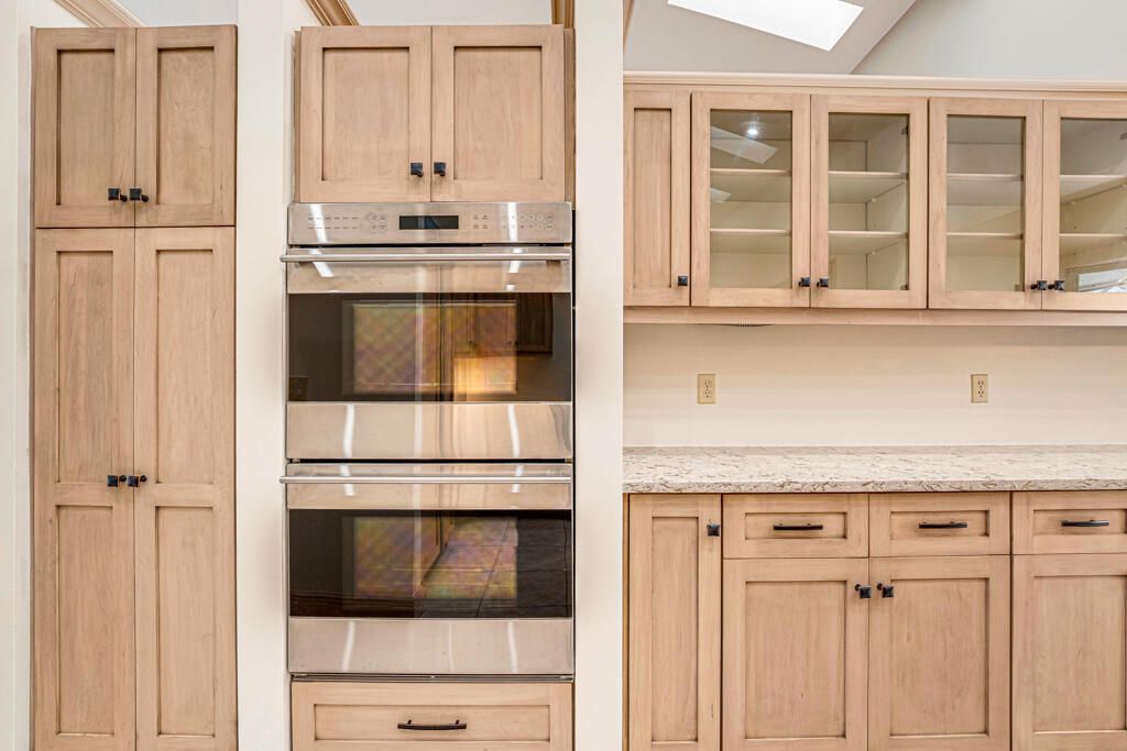 For Sale: $2,400,000 (4 beds, 4 baths, 5155 Square Feet)