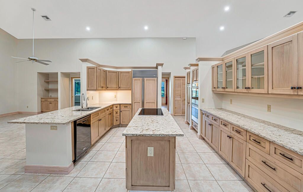 For Sale: $2,400,000 (4 beds, 4 baths, 5155 Square Feet)