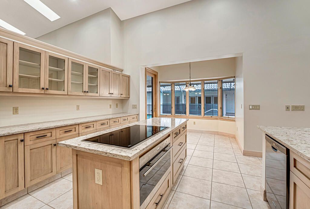 For Sale: $2,400,000 (4 beds, 4 baths, 5155 Square Feet)