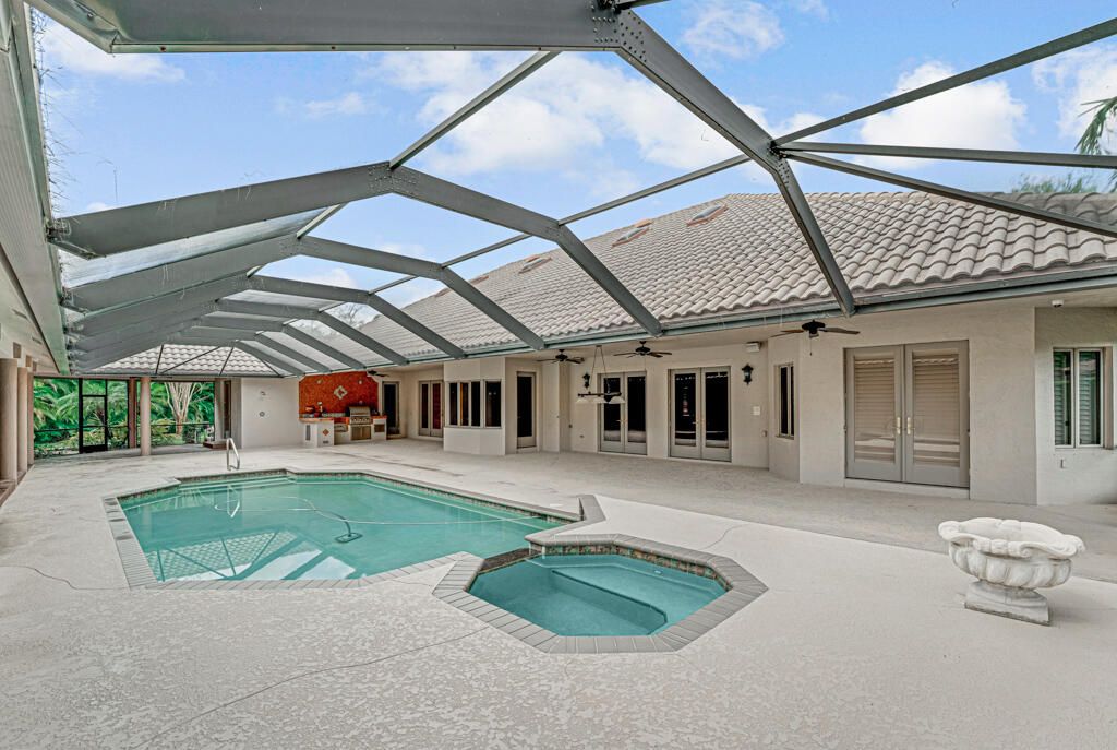 For Sale: $2,400,000 (4 beds, 4 baths, 5155 Square Feet)