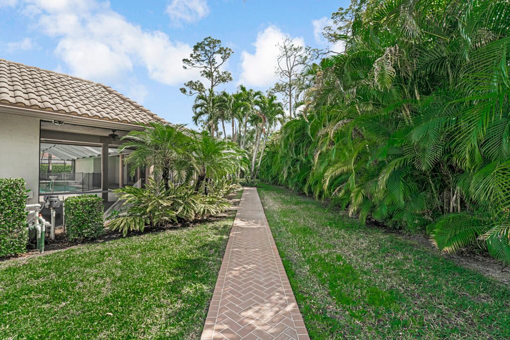 For Sale: $2,400,000 (4 beds, 4 baths, 5155 Square Feet)