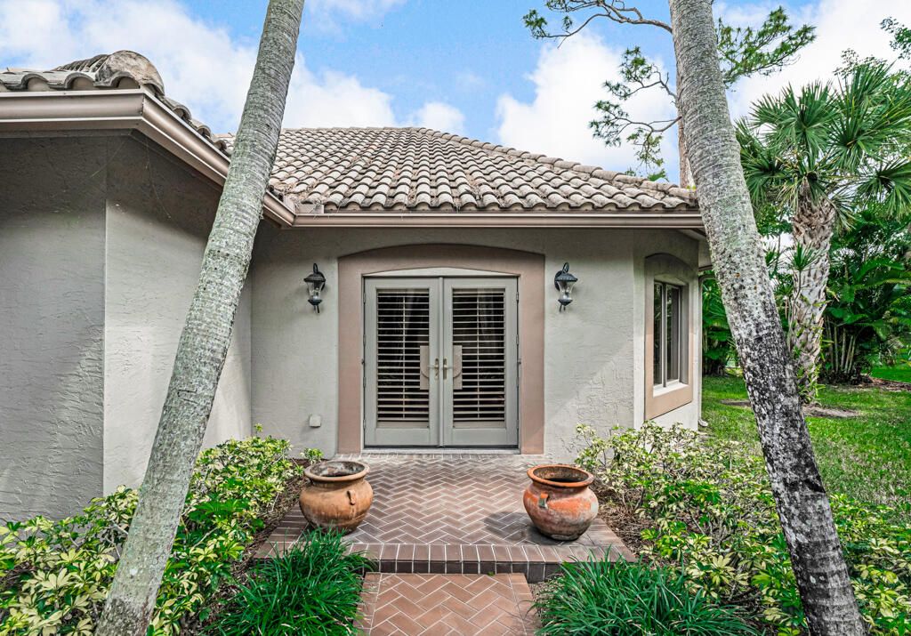 For Sale: $2,400,000 (4 beds, 4 baths, 5155 Square Feet)