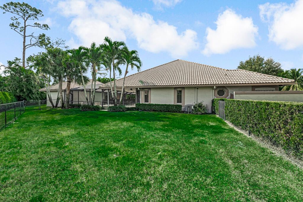 For Sale: $2,400,000 (4 beds, 4 baths, 5155 Square Feet)