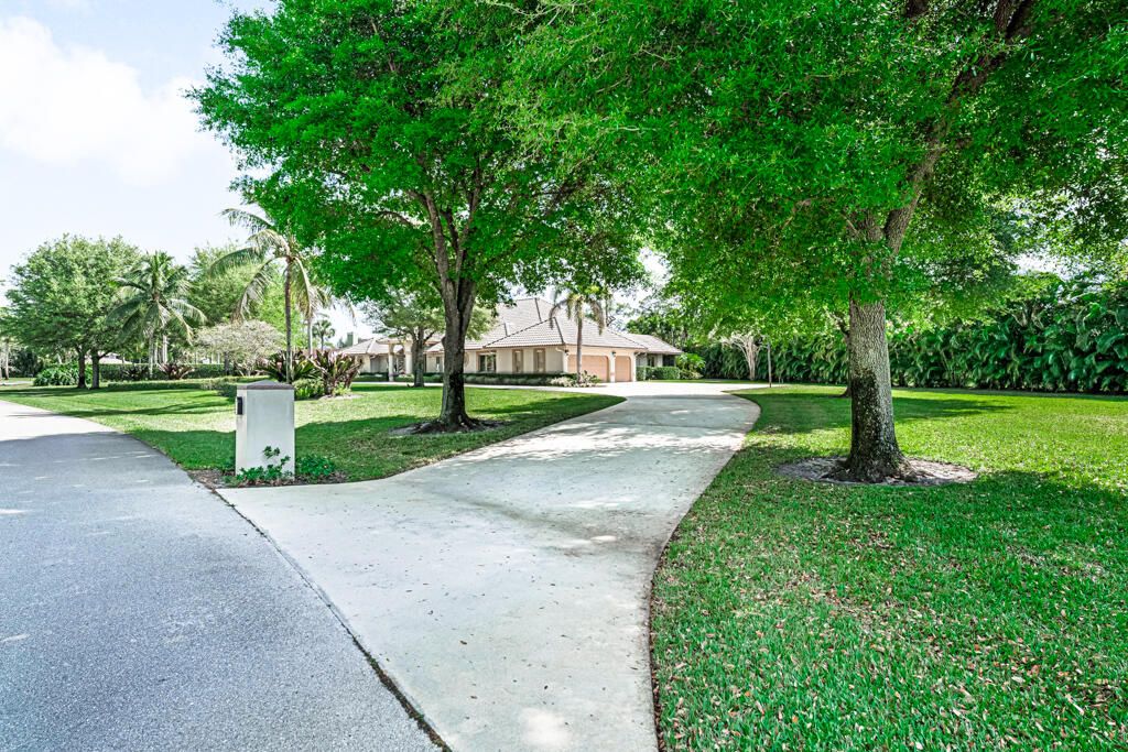 For Sale: $2,400,000 (4 beds, 4 baths, 5155 Square Feet)