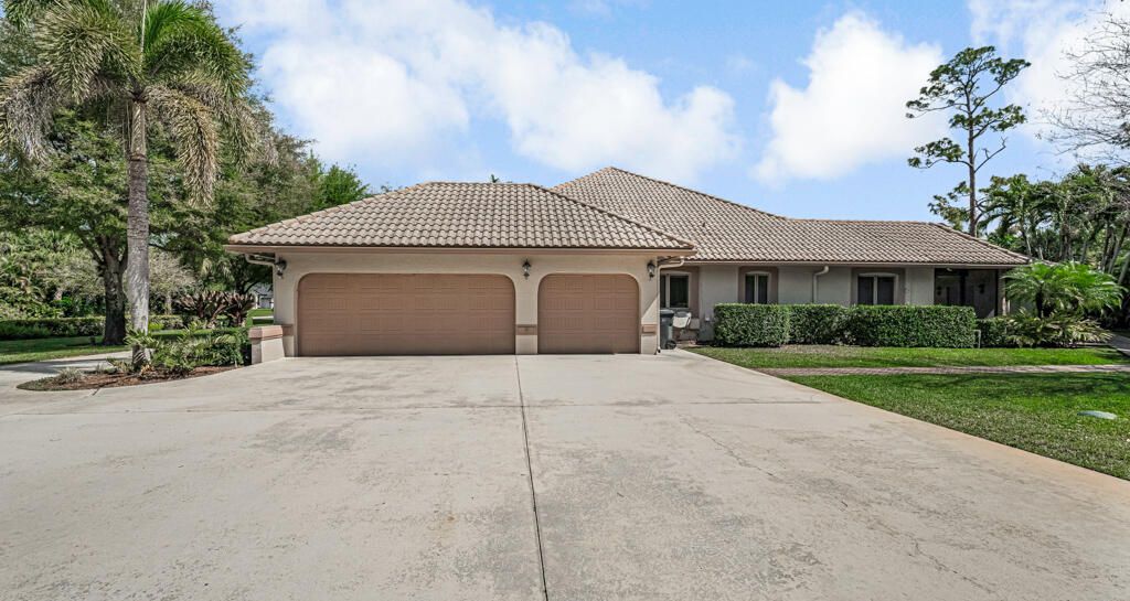 For Sale: $2,400,000 (4 beds, 4 baths, 5155 Square Feet)