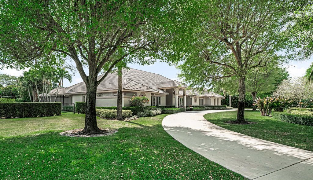 For Sale: $2,400,000 (4 beds, 4 baths, 5155 Square Feet)