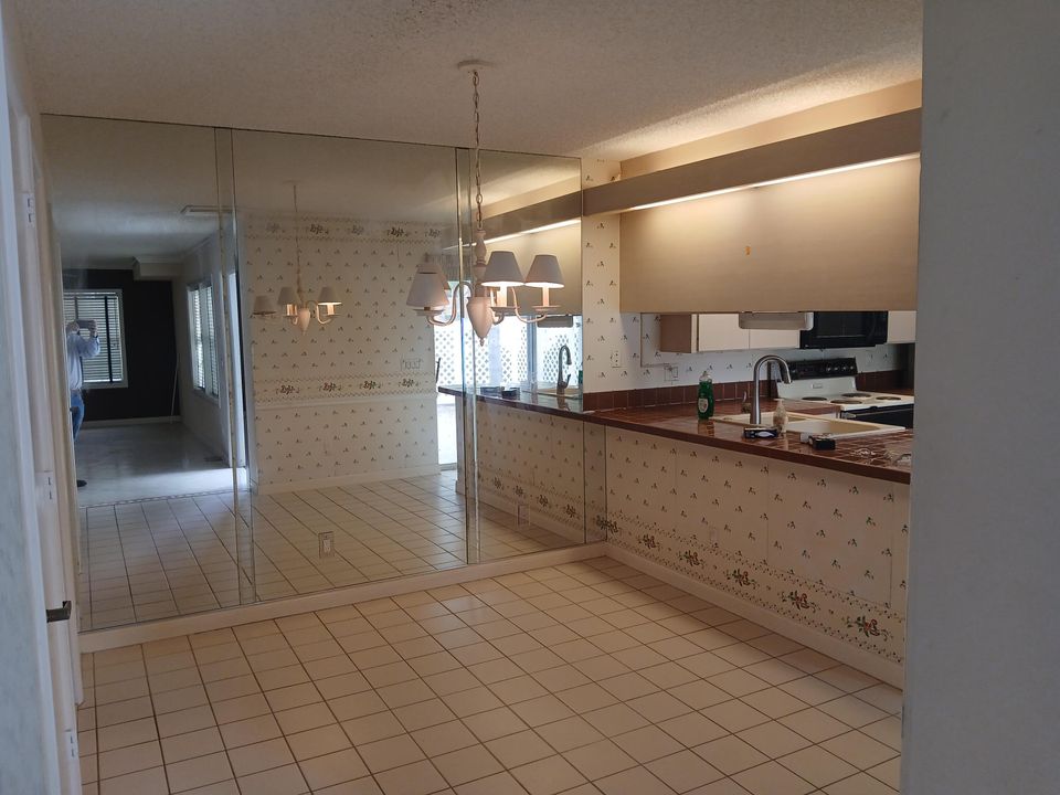 Active With Contract: $280,000 (2 beds, 2 baths, 1350 Square Feet)