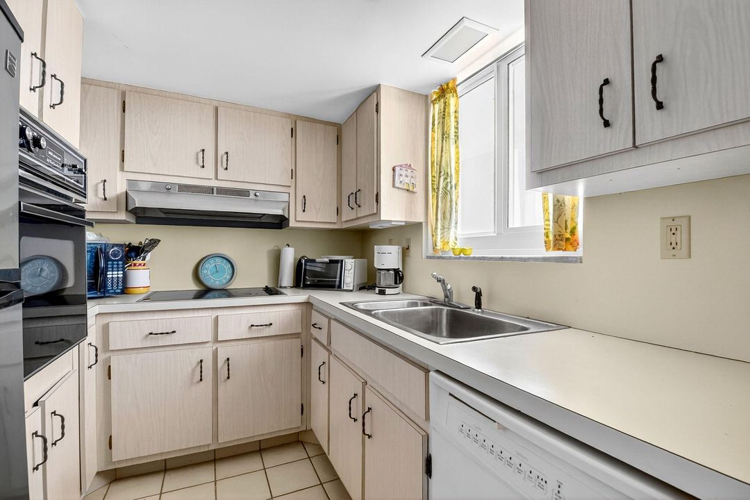 В аренду: $3,750 (1 спален, 1 ванн, 788 Квадратных фут)