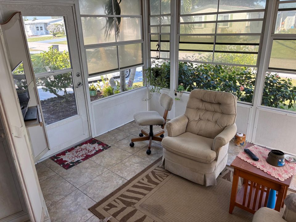 For Sale: $159,000 (2 beds, 2 baths, 1280 Square Feet)