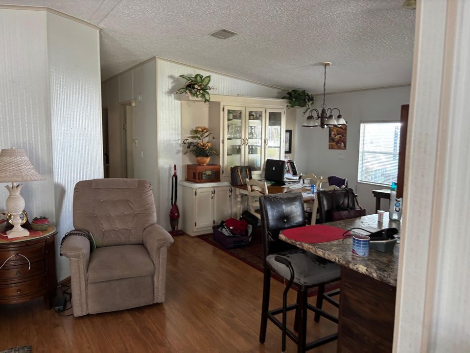 For Sale: $159,000 (2 beds, 2 baths, 1280 Square Feet)